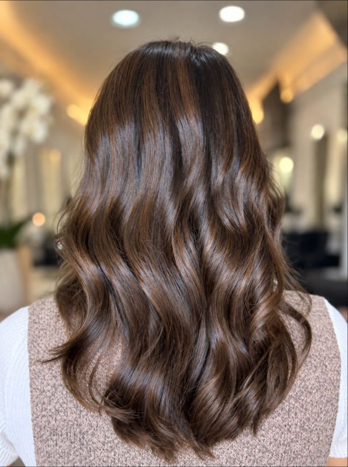 Chocolate hair con ondas suaves