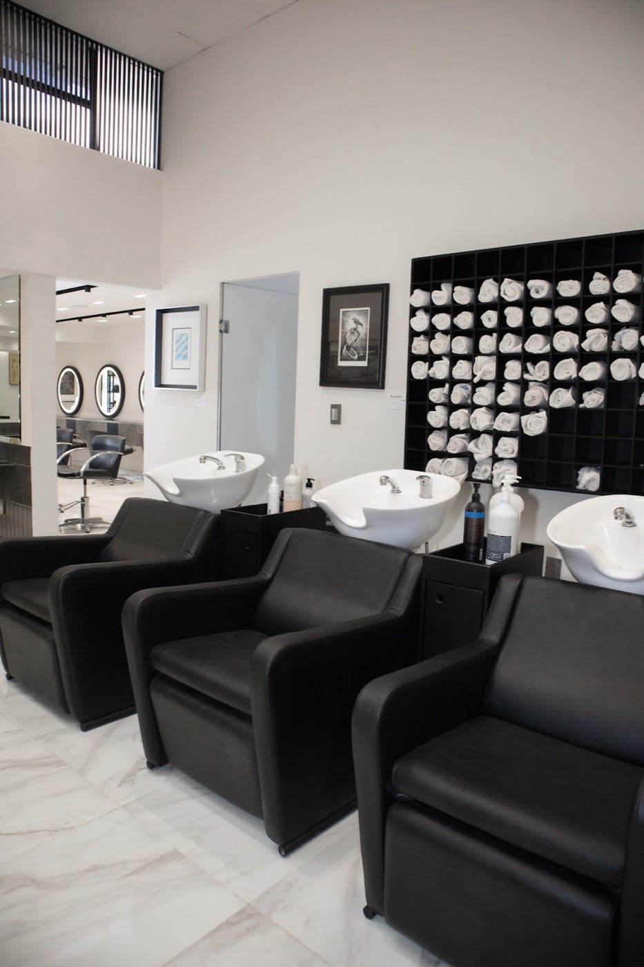 Área de lavado con sillones reclinables